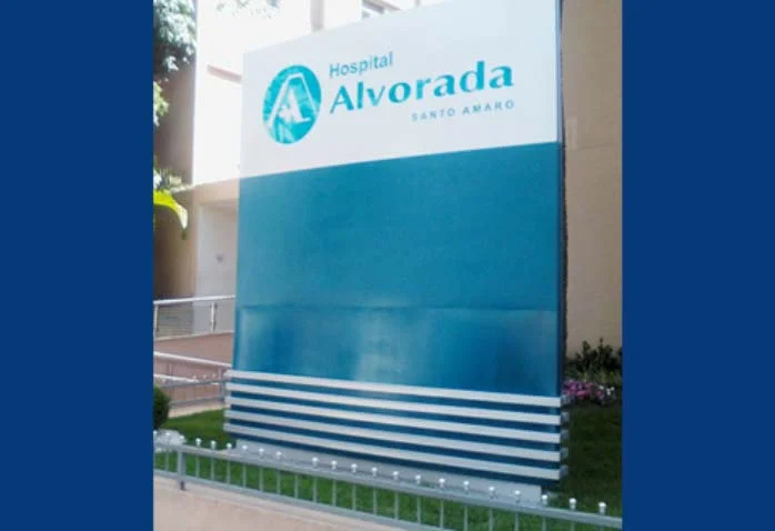 Letreiro de nome de empresa em material ACM SP