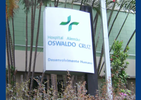 Letreiro em alumínio escovado para fachada comercial SP