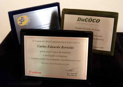 Placa de homenagem com moldura em metal SP
