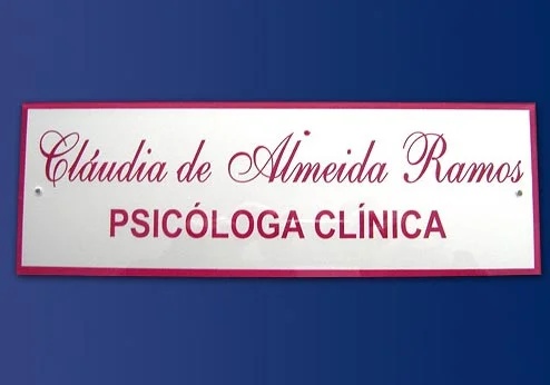 Comunicação visual em acrílico colorido para escritório São Paulo