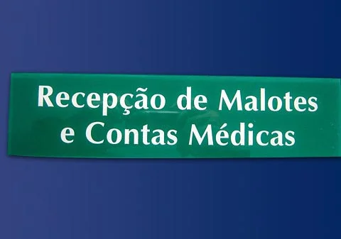 Placa de sinalização em acrílico sob medida SP