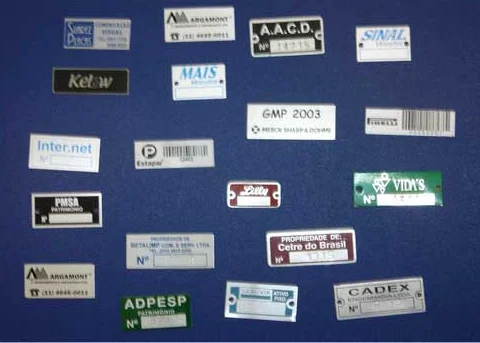Placa corporativa em alumínio anodizado para escritório São Paulo