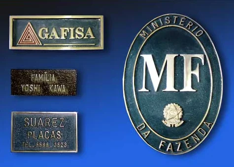 Placa fundida em latão para sinalização de empresa São Paulo