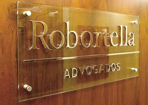 Placa fundida em alumínio para fachada corporativa São Paulo