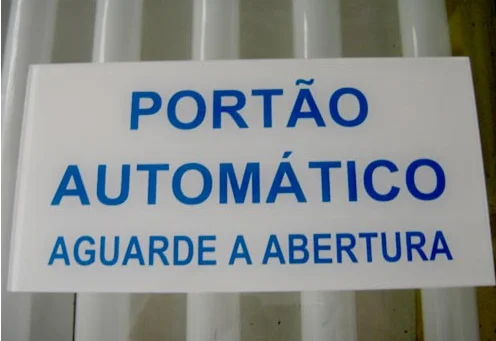 Placa indicativa de saída em PVC para condomínio SP