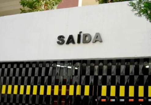 Placa de identificação de apartamento em acrílico SP